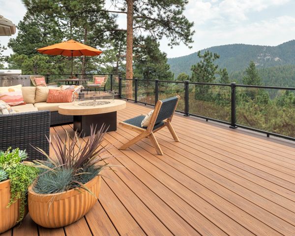 trn-colorado-008-tt-sig-glass-railing-chair-mountains_Category-Card-50-50