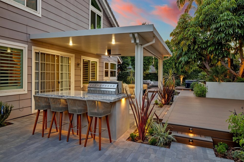 How to Design a Deck With an Outdoor Kitchen